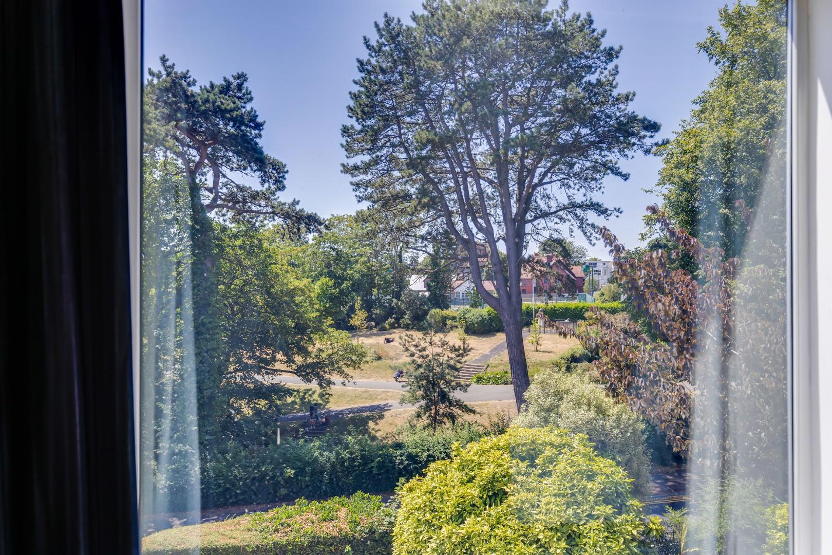 Apt. 1 Alexandra House, Beach Road, Penarth, CF64 1FN